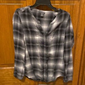 Eddie Bauer button down light weight blouce